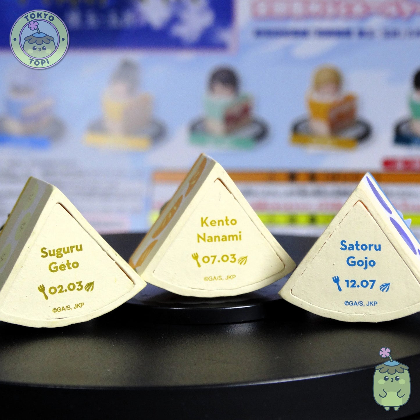 Jujutsu Kaisen Kaigyoku Gyokusetsu Pettit Birth - Full Set
Five beloved characters perch adorably atop their own cake slices—Satoru Gojo, Suguru Geto, Shoko Ieiri, Kento Nanami, and Toji Fushiguro.