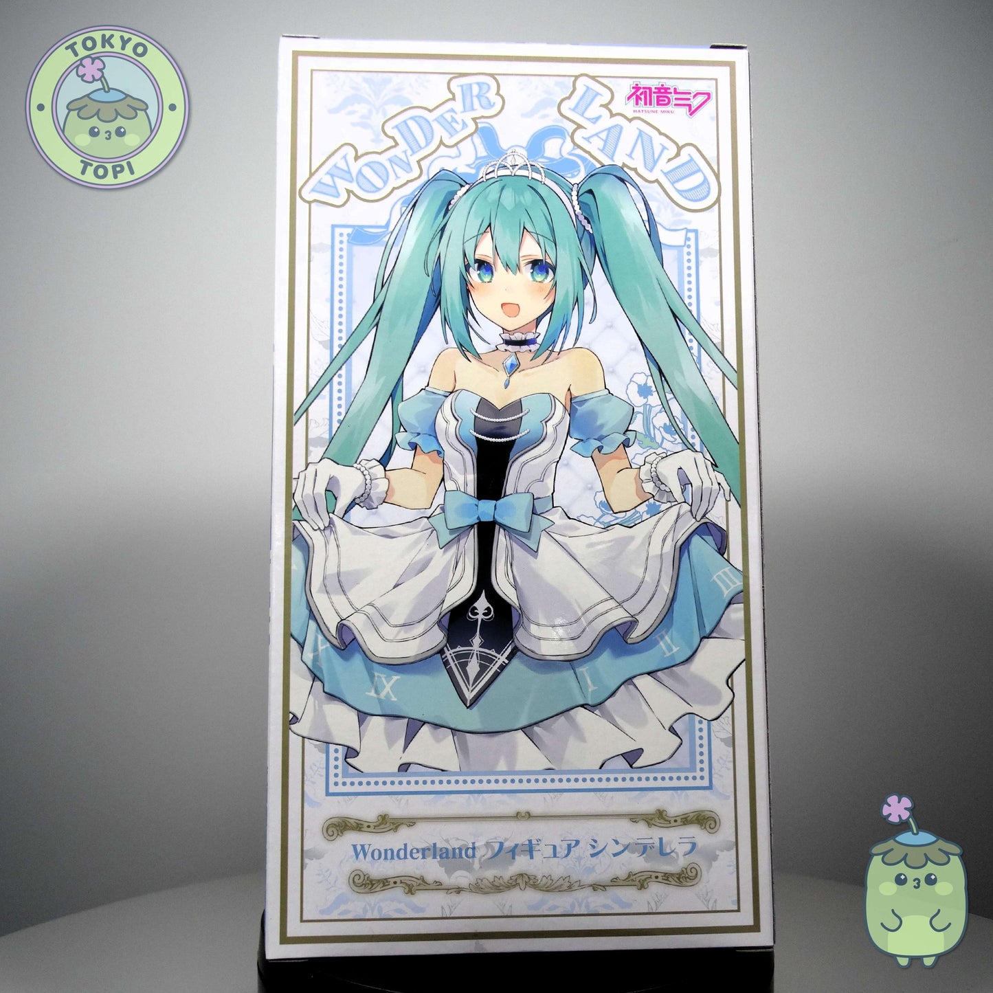 This Taito figure captures the iconic Hatsune Miku in an enchanting Cinderella-inspired design, complete with ornate necklace and intricately detailed skirt embellishments. Standing approximately 18cm tall, it's a sophisticated collectible that appeals to both seasoned enthusiasts and those beginning their figure collection. The refined craftsmanship and thematic presentation make it a distinguished addition to any display.