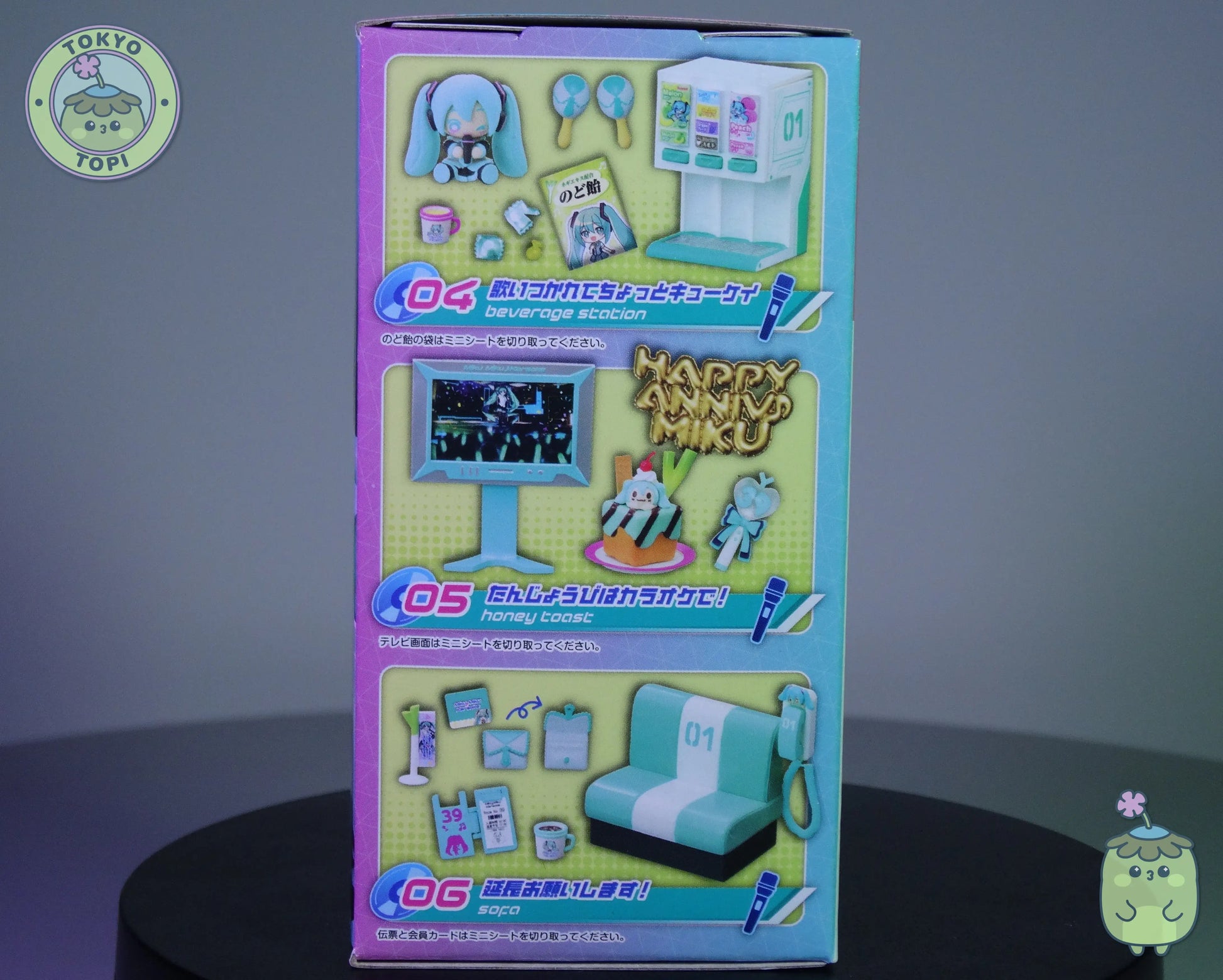 Hatsune Miku from Vocaloid blind box figure of tiny karaoke bar based on Miku in her classic cute blue colour. 