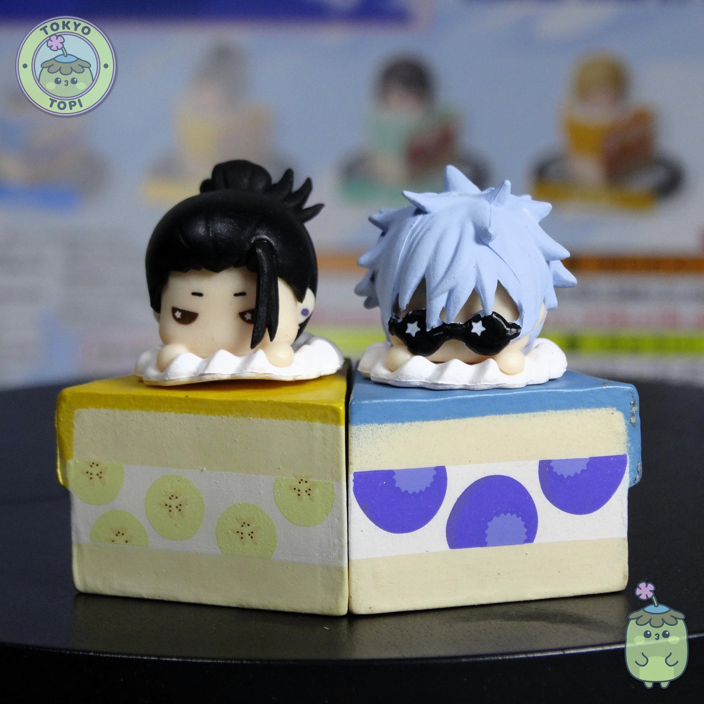 Jujutsu Kaisen Kaigyoku Gyokusetsu Pettit Birth - Full Set  
Five beloved characters perch adorably atop their own cake slices—Satoru Gojo, Suguru Geto, Shoko Ieiri, Kento Nanami, and Toji Fushiguro. 