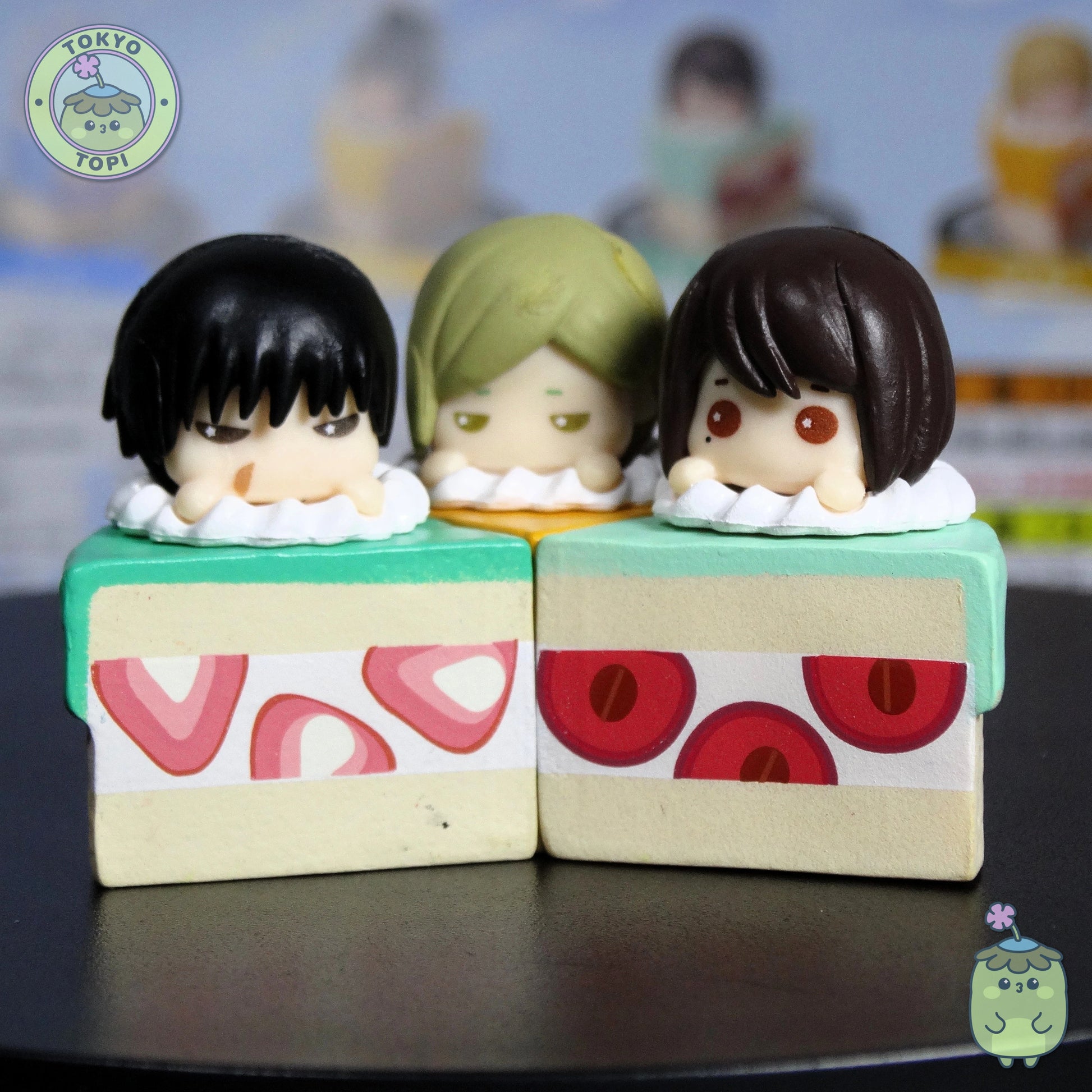 Jujutsu Kaisen Kaigyoku Gyokusetsu Pettit Birth - Full Set  
Five beloved characters perch adorably atop their own cake slices—Satoru Gojo, Suguru Geto, Shoko Ieiri, Kento Nanami, and Toji Fushiguro. 