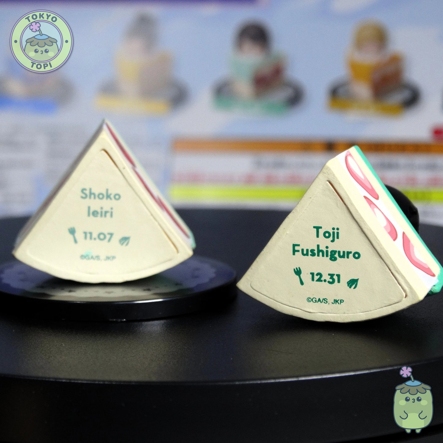 Jujutsu Kaisen Kaigyoku Gyokusetsu Pettit Birth - Full Set  
Five beloved characters perch adorably atop their own cake slices—Satoru Gojo, Suguru Geto, Shoko Ieiri, Kento Nanami, and Toji Fushiguro. 