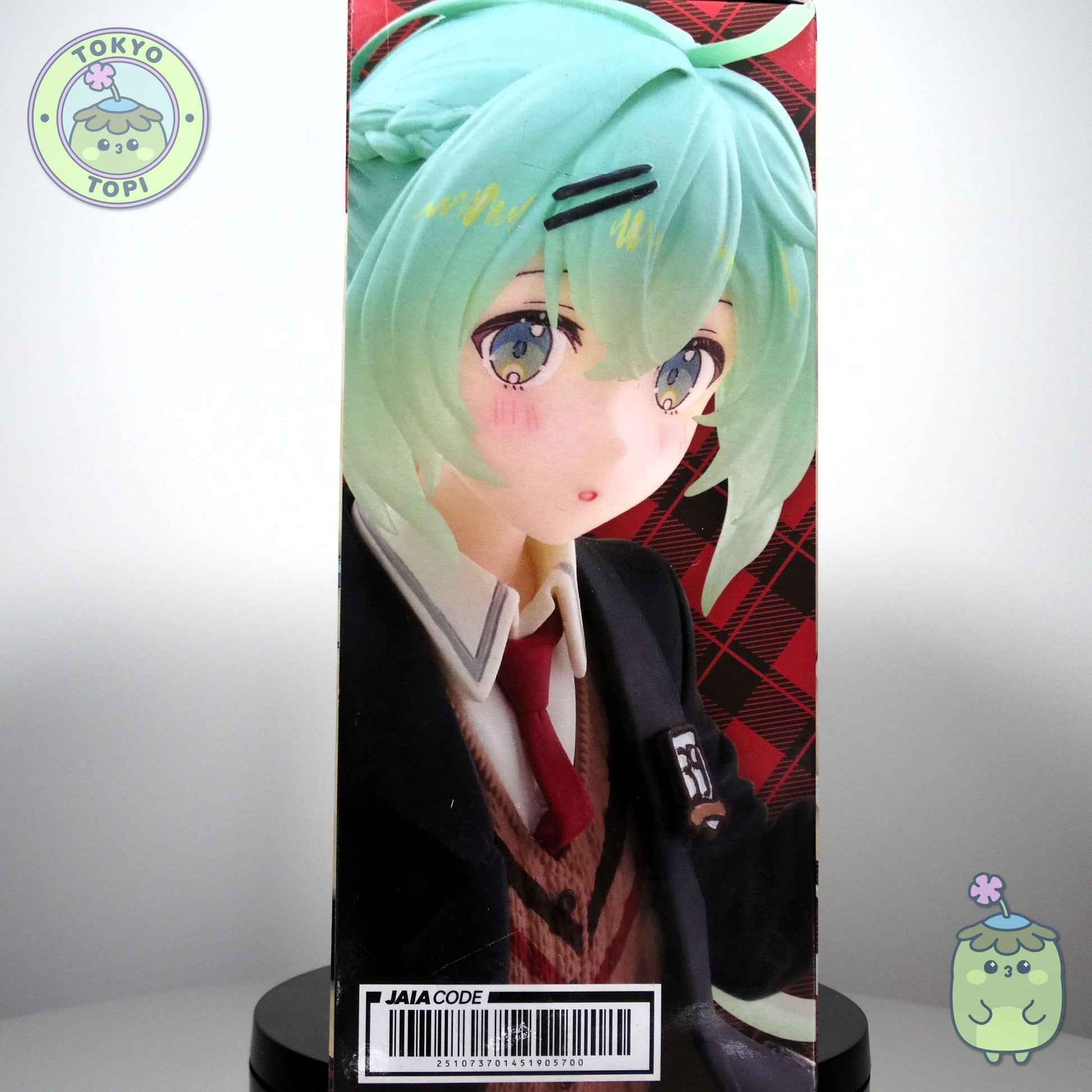 Taito's meticulously crafted Miku collectible captures the beloved Vocaloid icon in charming preppy style. Standing approximately 18cm tall, this figure appeals to both seasoned collectors and newcomers seeking quality character merchandise. The attention to detail makes it an excellent addition to any anime or gaming collection.