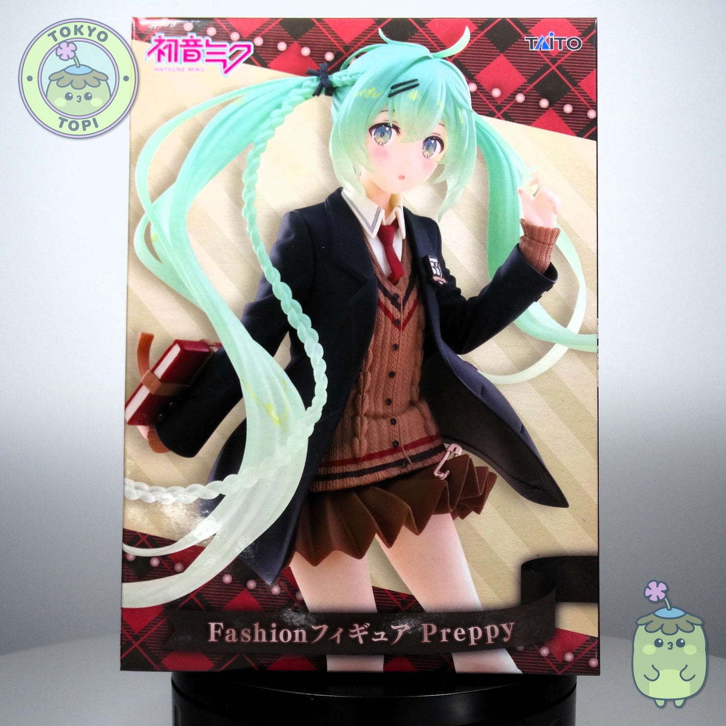 Taito's meticulously crafted Miku collectible captures the beloved Vocaloid icon in charming preppy style. Standing approximately 18cm tall, this figure appeals to both seasoned collectors and newcomers seeking quality character merchandise. The attention to detail makes it an excellent addition to any anime or gaming collection.